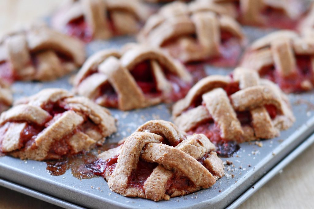 Strawberry Pie Mini Muffins Vegan
