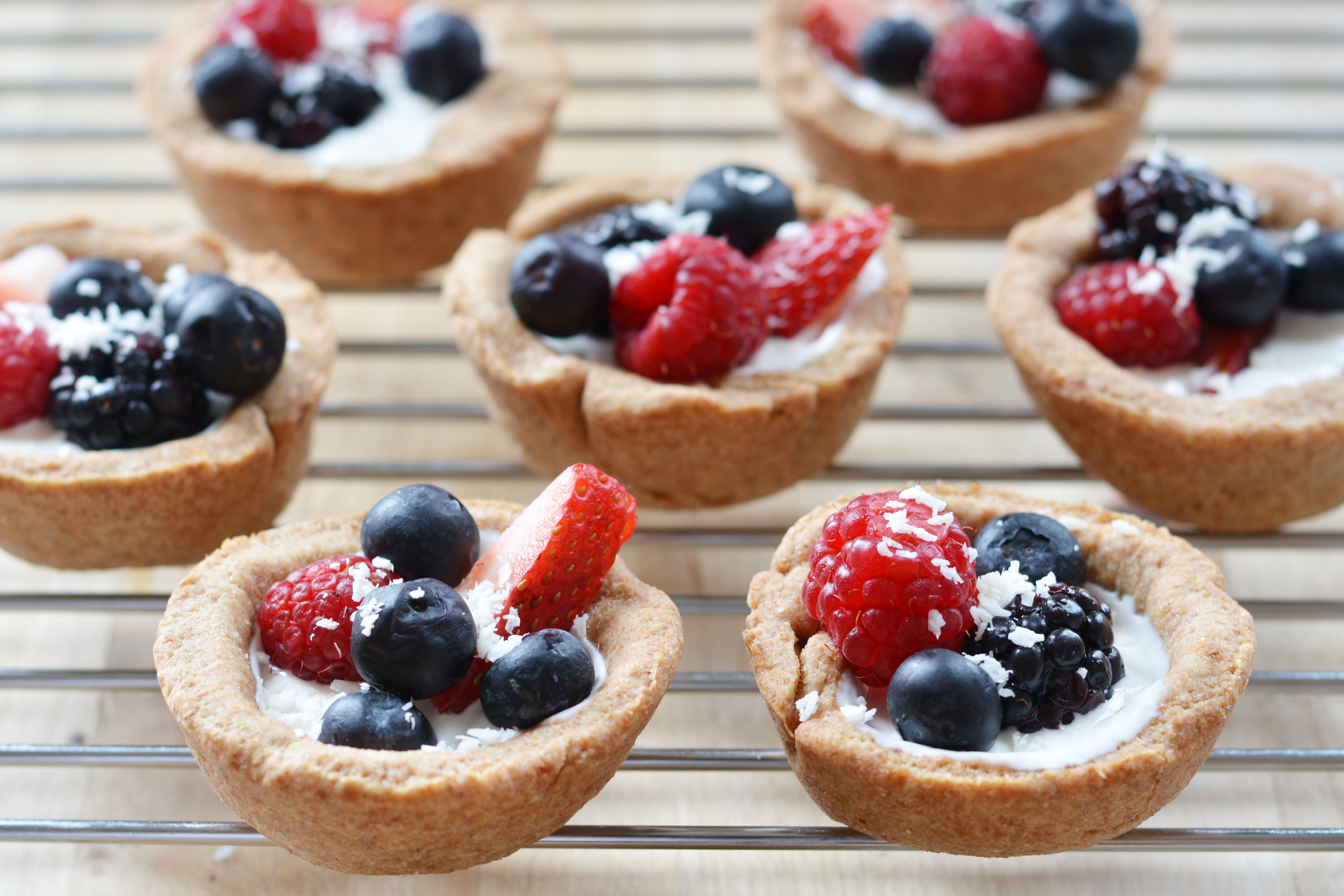 vegan-sour-cream-berry-mini-tarts-the-colorful-kitchen