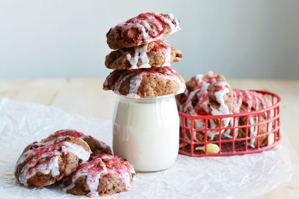 White Chocolate & Strawberry Cookies Vegan 3