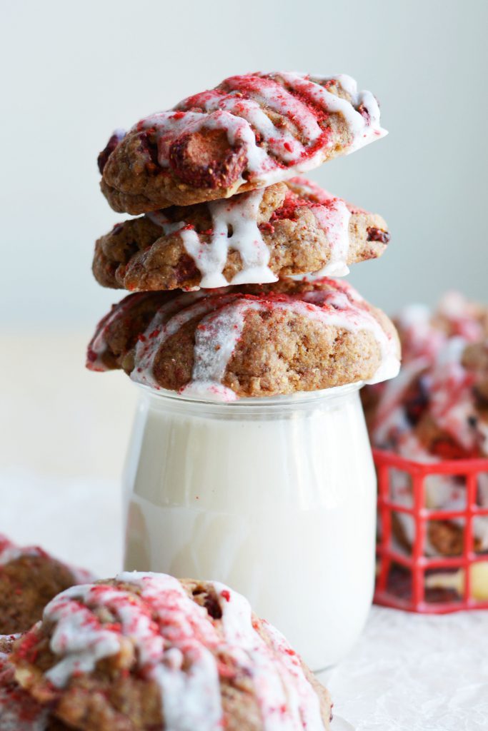 White Chocolate & Strawberry Cookies Vegan