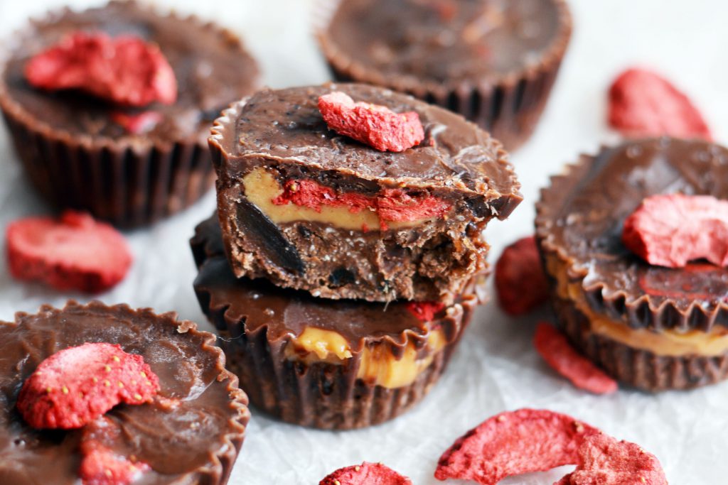 http://thecolorfulkitchen.com/wp-content/uploads/2017/05/Raw-Chocolate-Peanut-Butter-Strawberry-Cups-1024x683.jpg
